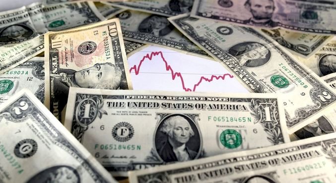 Dólar abre o dia em leve queda, cotado a R$ 5,41