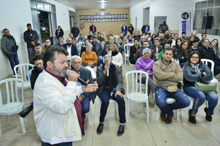 Carlos Bernardo participa de reunião com engenheiros e arquitetos