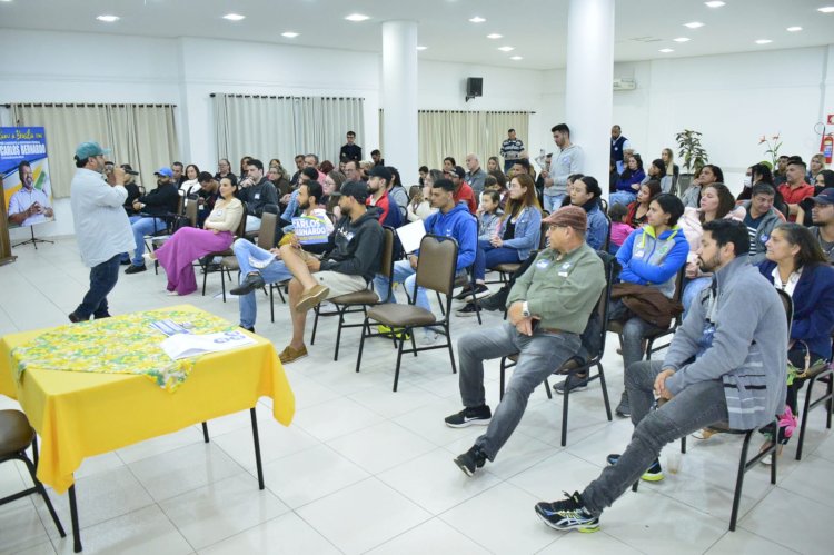 Em Campo Grande, Carlos Bernardo tem noite emocionante em reunião