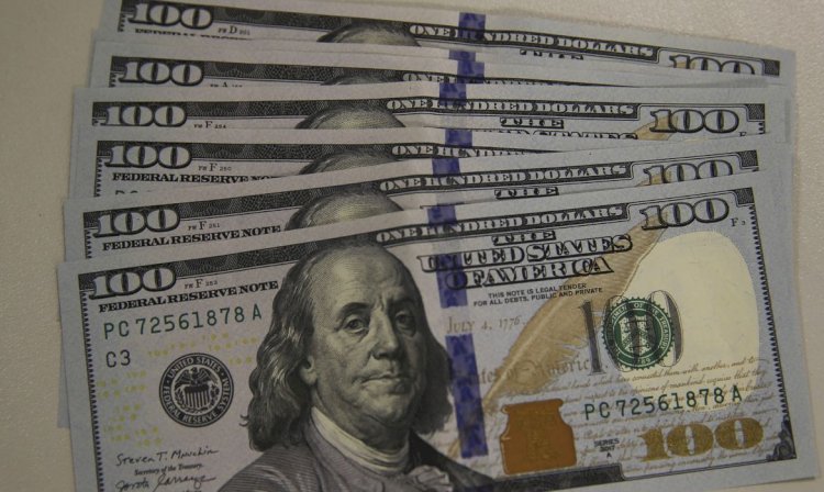 Dólar aproxima-se de R$ 5,30 com tensões no Reino Unido