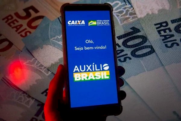 Após pausa no Carnaval, Caixa volta a pagar Bolsa Família nesta 4ª