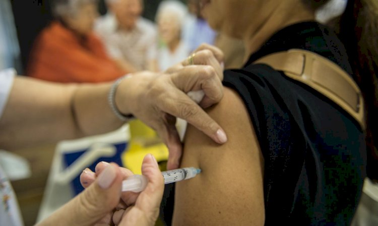 Baixa vacinação de idosos acende alerta para casos de gripe