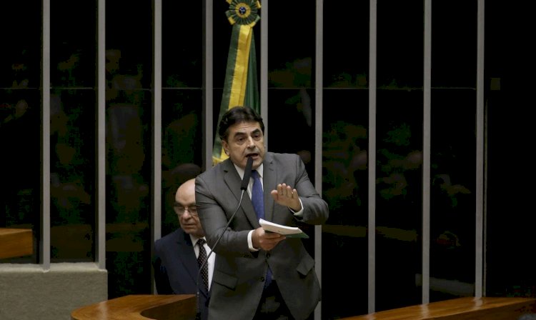 Deputados protocolam PEC que permite derrubada de decisões do STF