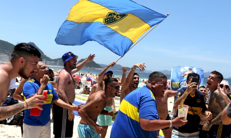 Torcedores do Boca transformam Copacabana em embaixada do clube