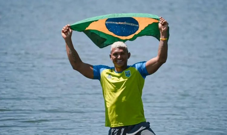 Isaquias e Raquel Kochhan serão os porta-bandeiras do Brasil em Paris