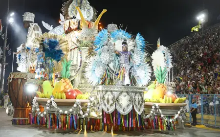 Ancestralidade domina a segunda noite de desfiles no Sambódromo do Rio