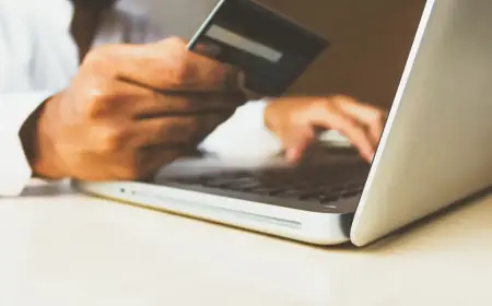 Consumo da alta renda e compras digitais elevam gastos com cartões