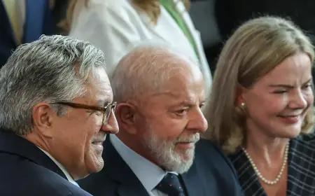 Gleisi Hoffmann cita isenção do IR como prioridade da agenda política