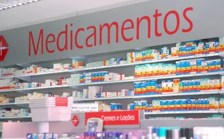 Entidades criticam permissão para farmacêutico prescrever medicamento