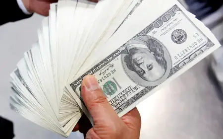 Dólar cai para R$ 5,70 com dados fracos dos EUA e ata do Copom