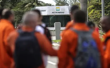 Petroleiros param por 24 horas contra mudanças no teletrabalho e PLR