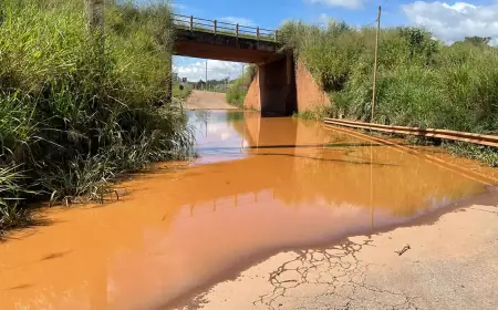 Vazamento de água em tubulação da Vale mobiliza Brumadinho