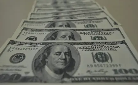 Dólar sobe para R$ 5,68 com dados fortes da economia dos EUA