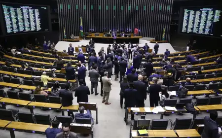 Projeto que aumenta número de deputados para 531 tem urgência aprovada
