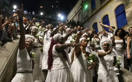 Ilú Obá De Min faz lavagem no Bixiga para marcar "falsa abolição"