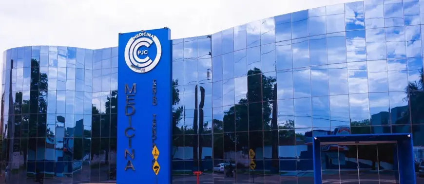 Medicina no Paraguai: Universidade Central do Paraguai "Transforme seu futuro: seja médico. Matrículas abertas no Paraguai."