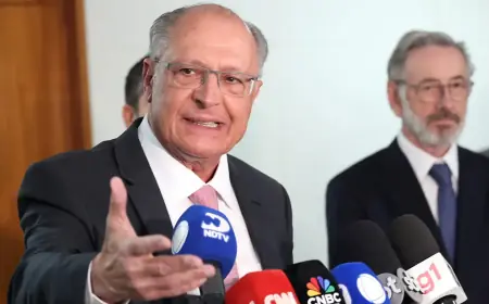 Pix é modelo, e problema real está em tarifas dos EUA, diz Alckmin