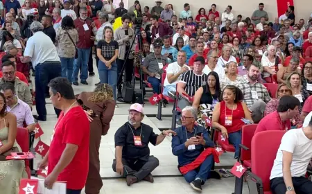 Carlos Bernardo referenda pré-candidatura em encontro do PT na capital