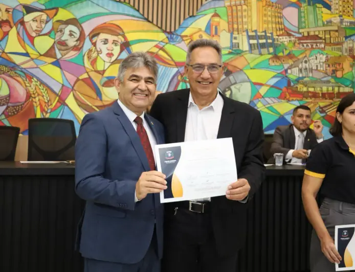 Câmara Municipal de Ponta Porã homenageia a Universidade Central do Paraguai em Pedro Juan