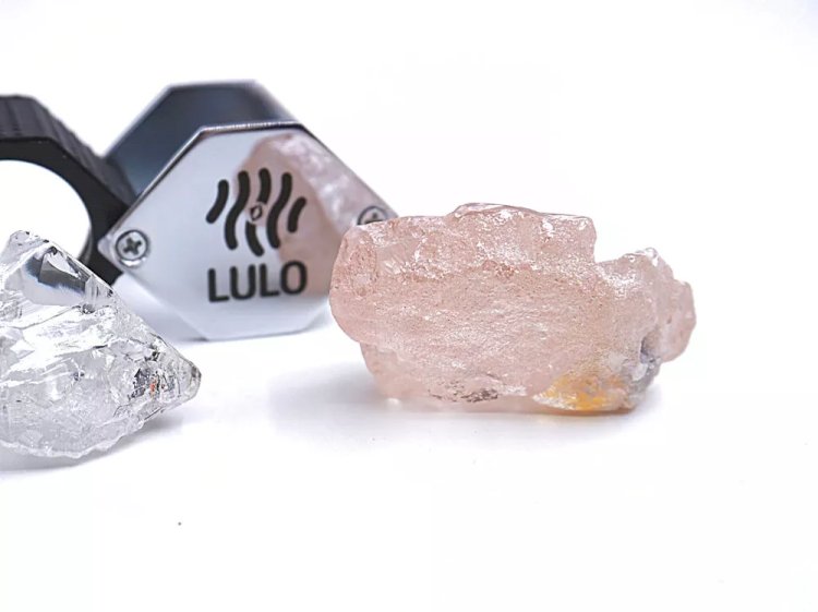 Mineiros de Angola encontram maior diamante rosa puro descoberto em 300 anos