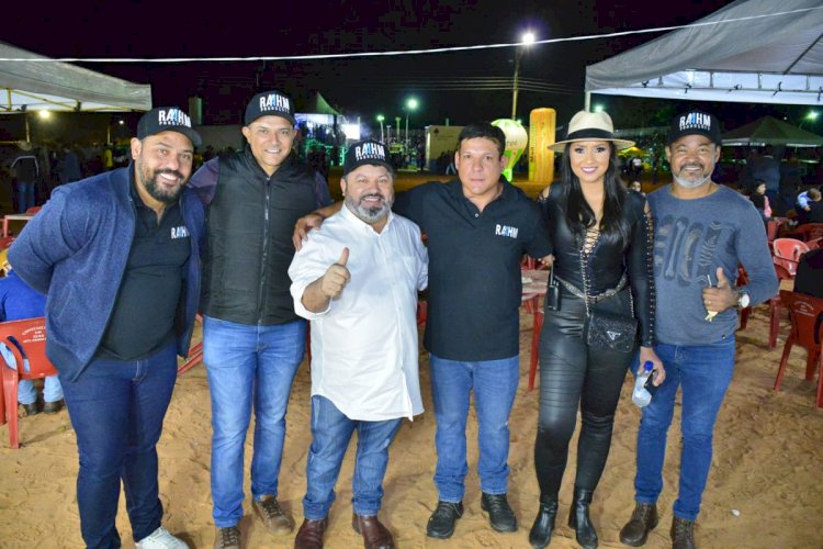 Em Coxim, Carlos Bernardo prestigia Rodeio dos Campeões