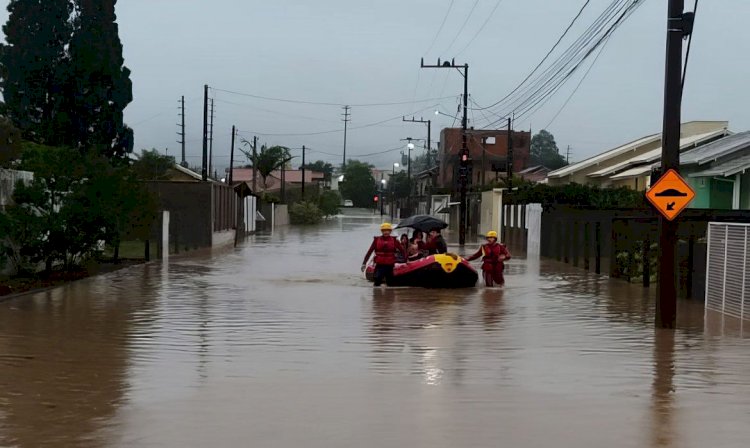 Santa Catarina tem 132 cidades atingidas por fortes chuvas