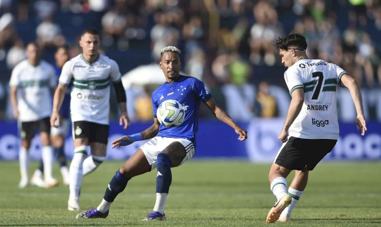 Coritiba e Cruzeiro jogarão sem torcida até o fim do Brasileiro