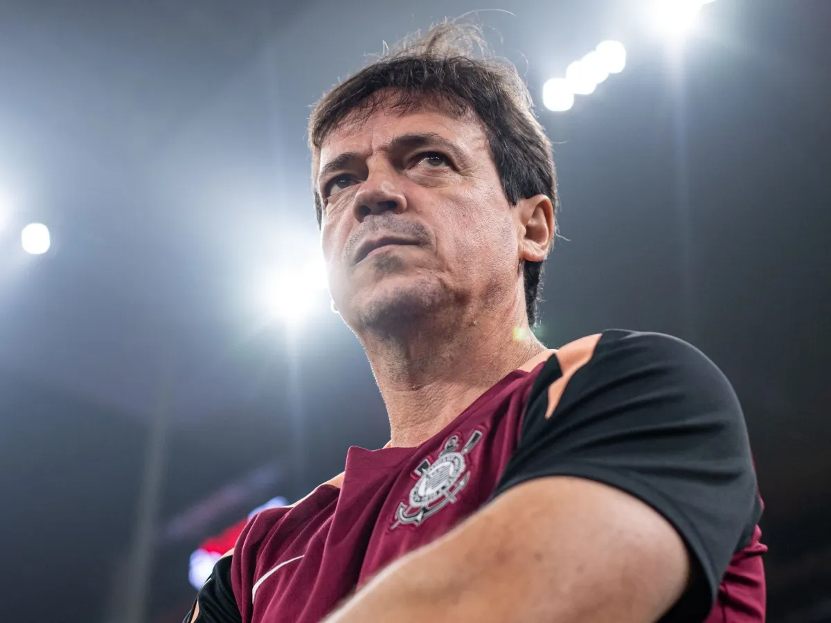Capitães do Corinthians pedem permanência de Fernando Diniz após nova derrota no Brasileirão