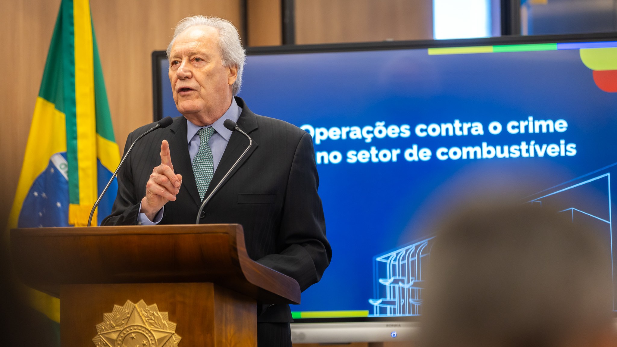 Operação mira esquema bilionário de lavagem de dinheiro no setor de combustíveis