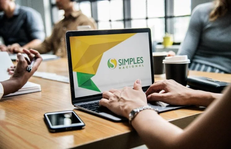 Micro e pequenas empresas ganham novo prazo para escolher o Simples Nacional em 2027