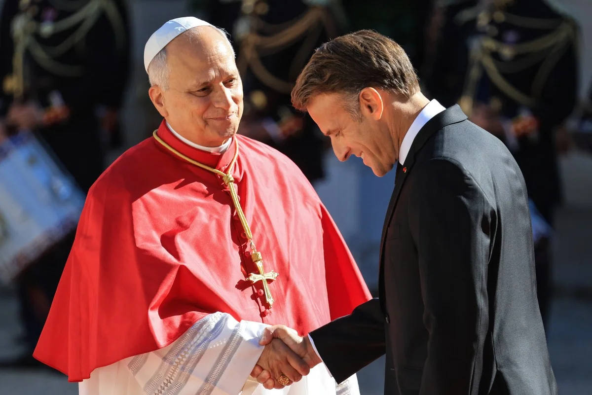 Papa Leão XIV defende a dignidade humana diante da IA ​​e critica a lei de morte assistida na França