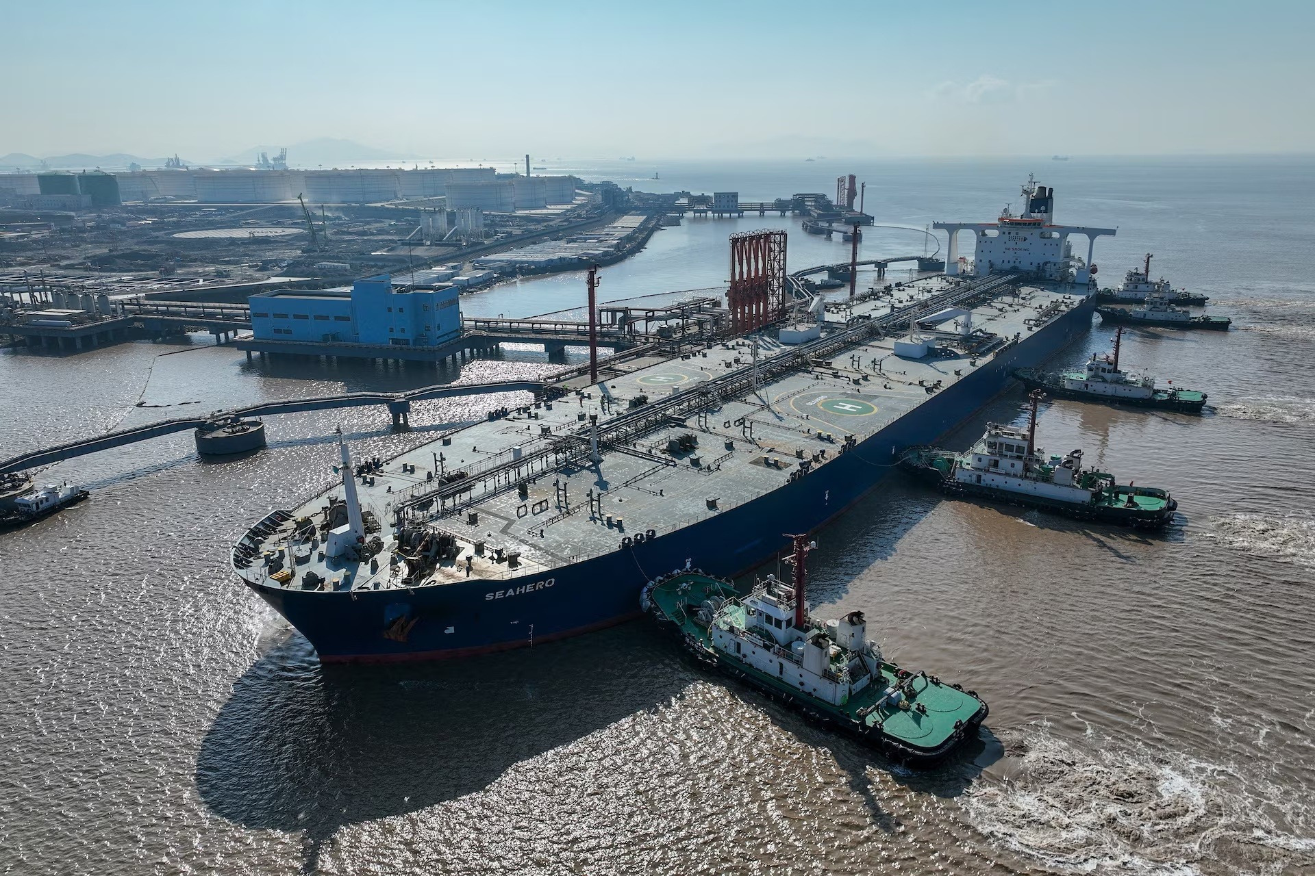 Petróleo recua após Arábia Saudita ampliar rotas de exportação, mas diesel segue pressionado