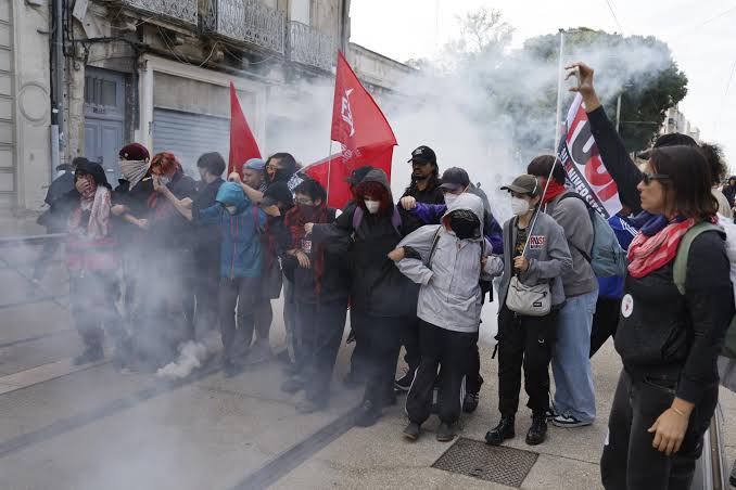 Protestos estudantis fecham cerca de 400 escolas na França
